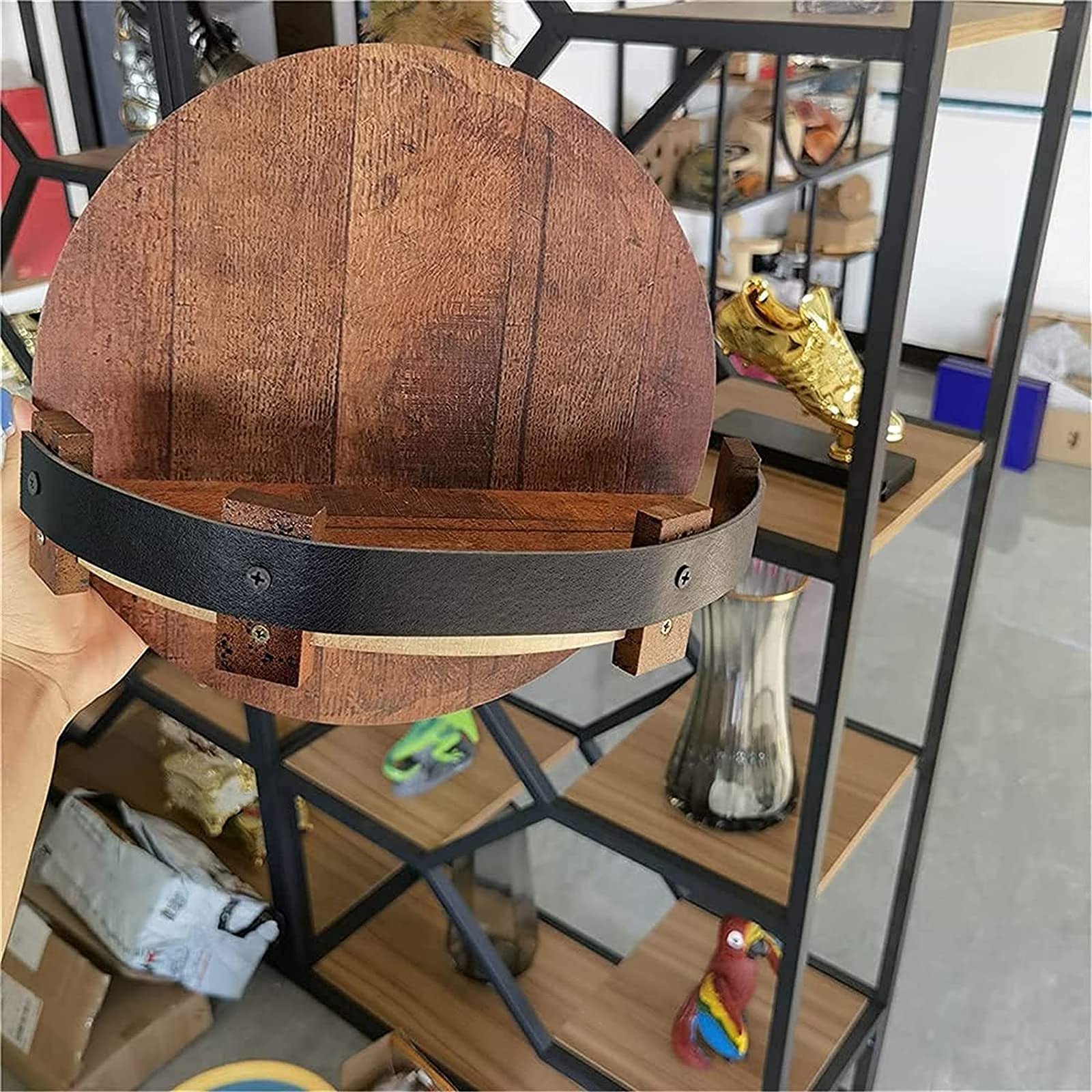 Amazon｜手作りの酒瓶ディスプレイ-壁に取り付けられたワインラック